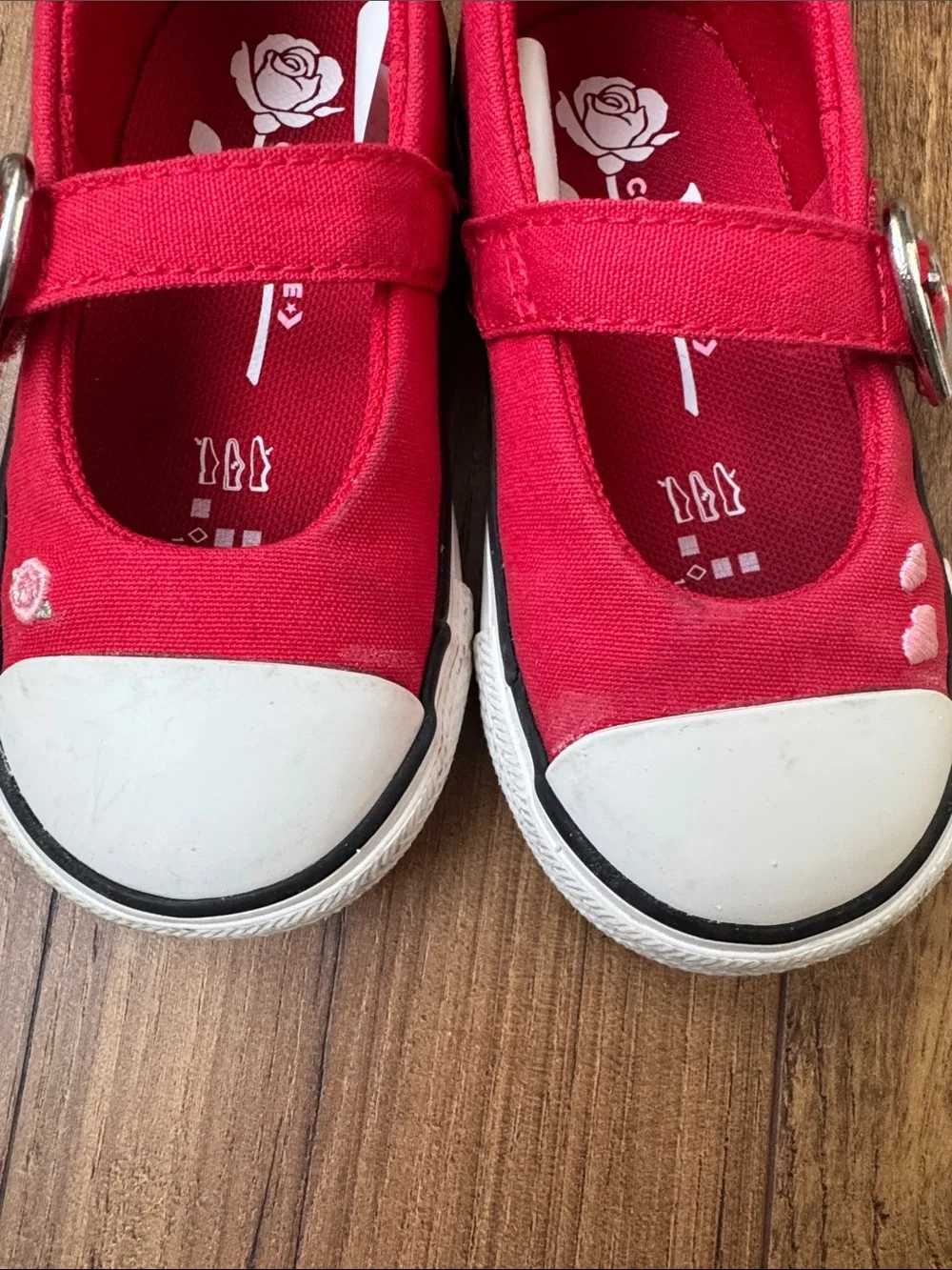 Converse toddler red sneakers, size 6